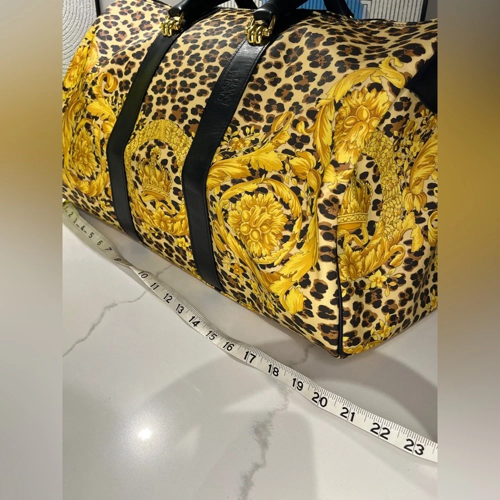 ⭐️SOLD⭐️ VERSACE DUFFLE BAG - Picture 5 of 16